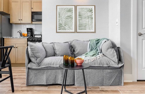 Crystal Beach Condominio | New Listing! Pool & Beach Service Included!