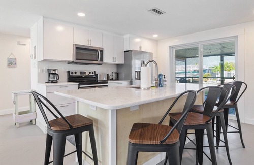 Hudson Beach Estates Casa | New Listing Promo Waterfront 2BR Jacuzzi, Private Dock, Gulf Access, Dogs OK, Open for Scalloping!