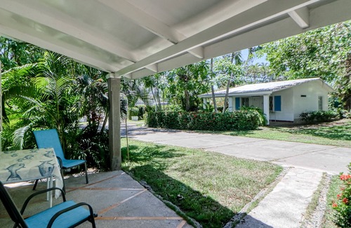 Puntarenas Villa | Villa relajante con piscina compartida y excelente ubicación, acceso a la playa.