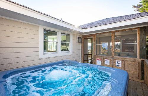 Duck Casa | New Listing Semi Ocean Front with Pool & Hot Tub