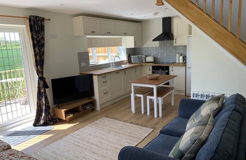 Upstreet Casa | New lodge with stunning views. Close to country, city and coast.