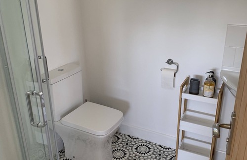 Upstreet Casa | New lodge with stunning views. Close to country, city and coast.