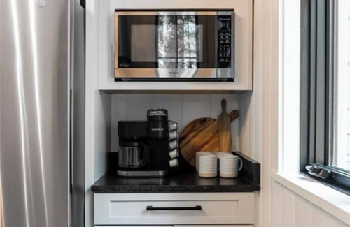 Hendersonville Cabina | NEW LOG HOME in Hendersonville with fireplace, fire pit and Hot Tub