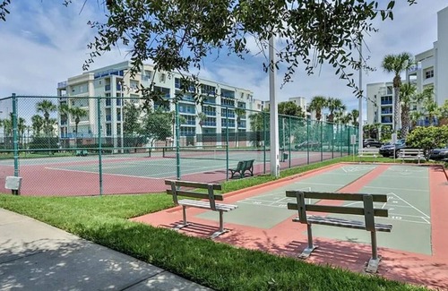 New Smyrna Beach Condominio | New luxury Beach Condo“Casa del Mar” Wlak to beach, resort style amenities