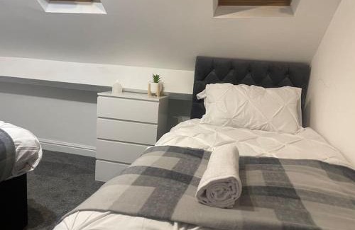 Adamsdown Casa | NEW Modern 5 Bedroom House - City Centre - Parking