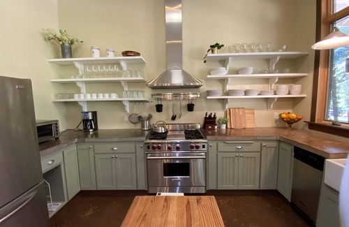 Lake Almanor West Casa | NEW!! Modern and Spacious high-end home! Newly renovated! On golf course!