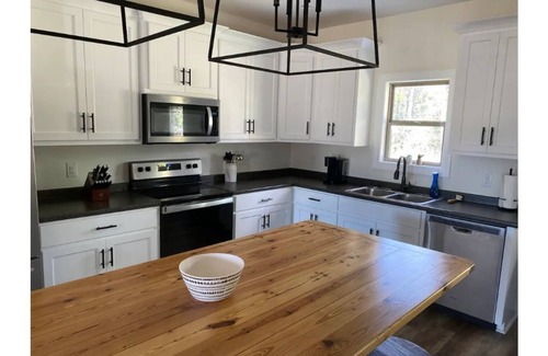 Tupelo Casa | *New* Modern Charm in the heart of West Tupelo