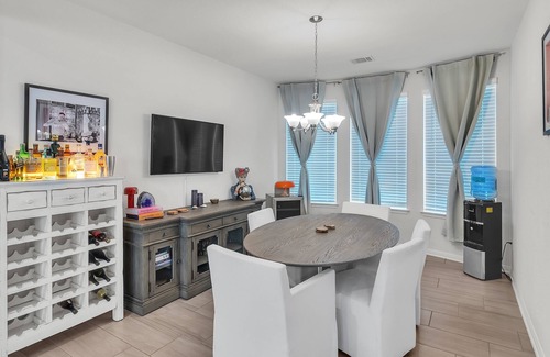 Medina Valley Casa | NEW! Modern Comfort - San Antonio Retreat