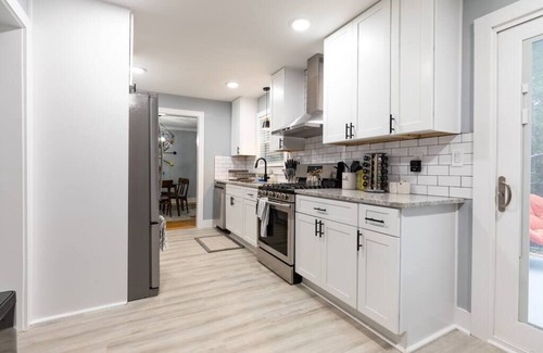 Decatur Casa | NEW! Modern Luxury w/ Pool Table 3BR/5BD Sleeps 10