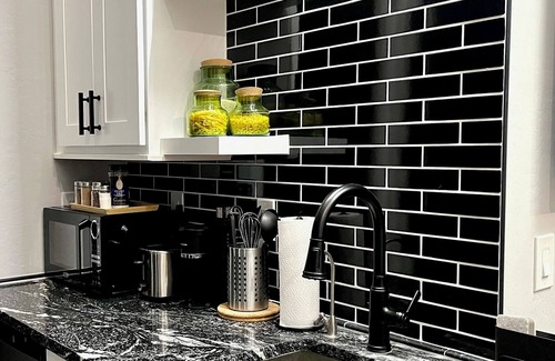 South Mountain Apartamento | NEW Modern Studio Unit - perfect for 2!