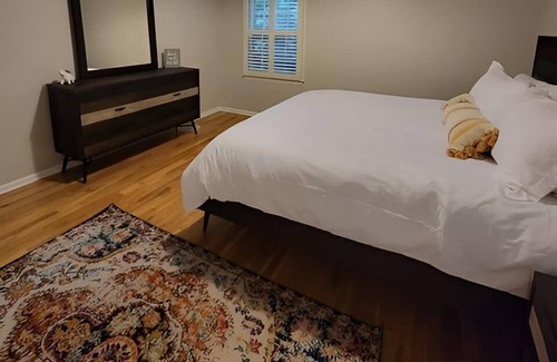 Greensboro Casa | NEW Perfect, Cozy, All Amenities, Central!