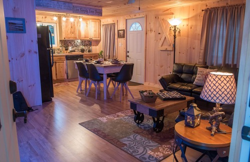 Albrightsville Casa | OTOÑO ESPECIAL Todo NUEVO Pocono Mountain Oasis 2. NUEVA bañera y área de juegos para 7 personas.