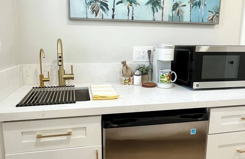 South Redlands Apartamento | NEW Private Studio & Bath in Guesthouse - w/ Kitchenette, WiFi and AC