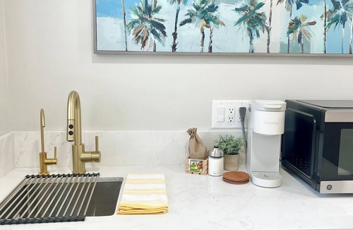 South Redlands Apartamento | NEW Private Studio & Bath in Guesthouse - w/ Kitchenette, WiFi and AC