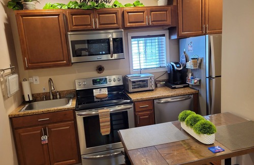 Albany Apartamento | NEW Queen Bed Modern Entire Apt!