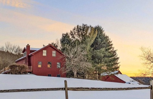 Margaretville Otro | NEW Remodeled Farmhouse with Pond & Views