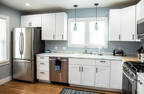 Lake Geneva Casa | New Reno. Entire Home. Blue Bungalow in downtown Lake Geneva. Walk to Lake