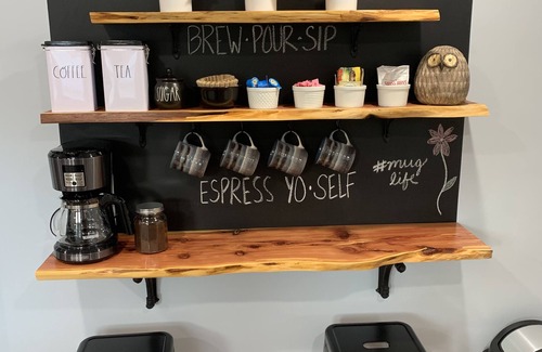 Lake Geneva Casa | New Reno. Entire Home. Blue Bungalow in downtown Lake Geneva. Walk to Lake