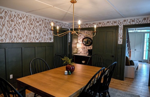 Bennington Casa | NEW!! Renovated historic 3 BR 2 full BA. Walkable to downtown. Restaurants/Shops