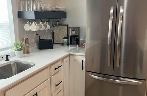 Lawrenceburg Apartamento | New River Retreat in the heart of Lawrenceburg, steps from casino & much more!