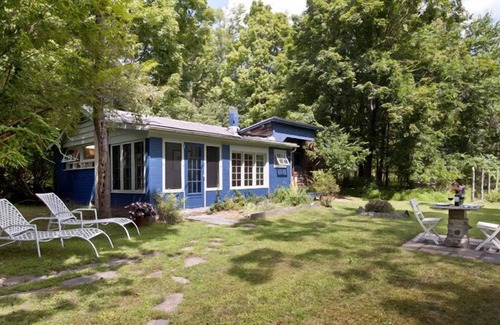 Woodstock Apartamento | ¡NUEVO! Estudio de escritores de Rock City: entorno bucólico, sauna nórdica, a pie de la ciudad.