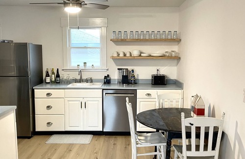 Oak Harbor Cabaña | New: Romantic Winter Getaway w/Igloo