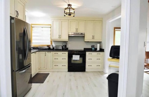 Dongola Chalet De Esquí | New Spacious Lakefront Family Cottage w/BBQ & Toys