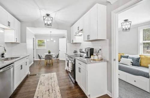 Forest Park Casa | NEW Stunning ATL Hideaway 0.7 miles from Airport