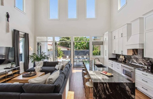 Lower Garden District Casa | New Stylish Renovation | Heated Pool & Spa