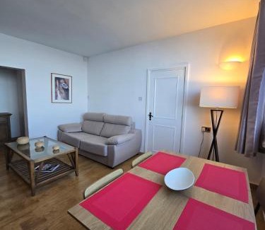 Gibraltar Apartamento | New Sunrise Beachfront Apartment, 4 Guest, Over 50s only