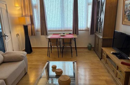 Gibraltar Apartamento | New Sunrise Beachfront Apartment, 4 Guest, Over 50s only