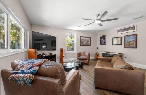 New Suburb Beautiful Casa | NEW Sunset Serenity - South Tampa Home with Pool