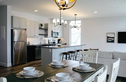 Grand Bend Apartamento | New The Carlyle 300 Grand Bend