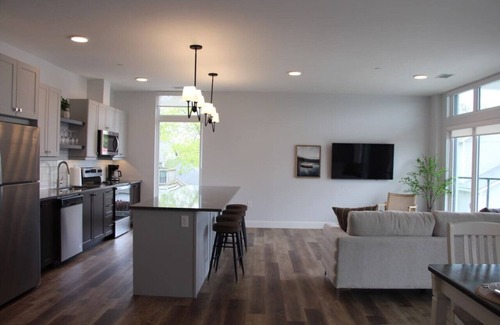 Grand Bend Apartamento | New The Carlyle 300 Grand Bend