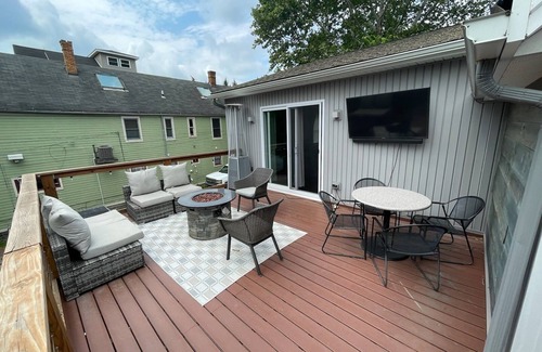 Tremont Casa | NEW~ "The Wolf of Tremont"-Golf Simulator,85 in tv, Pool Table+Shuffleboard!!!