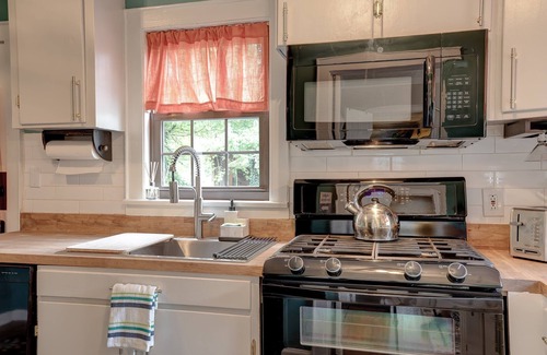 Knoxville Cabaña | NEW! Trailhead Cottage - 7 Minutes to Downtown