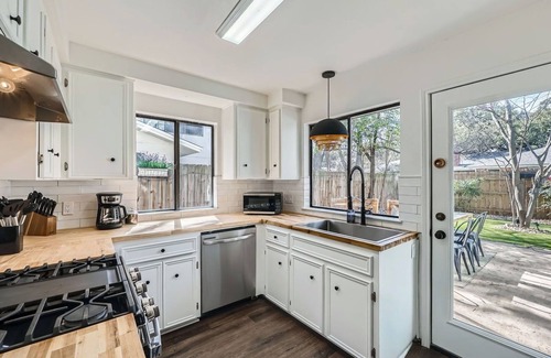 Waters Park Casa | New Two Unit Property in North Austin I Sleep 14