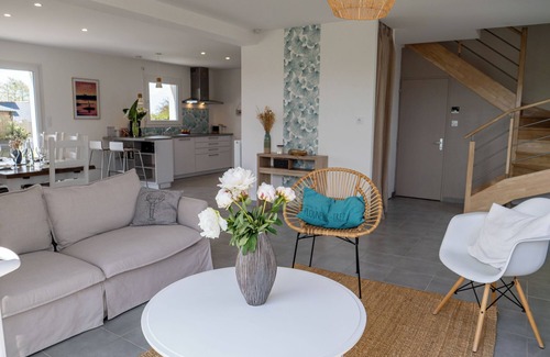 Plouneour-Brignogan-Plages Casa | New villa 100 m from the beach, 4 bedrooms, enclosed grounds.