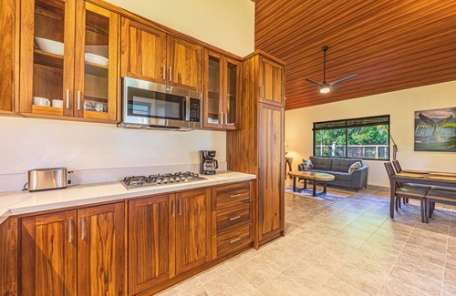 Playa Matapalo Casa | New Villa! well-appointed home-3 min walk to beach, near Manuel Antonio Quepos