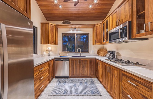 Playa Matapalo Casa | New Villa! well-appointed home-3 min walk to beach, near Manuel Antonio Quepos