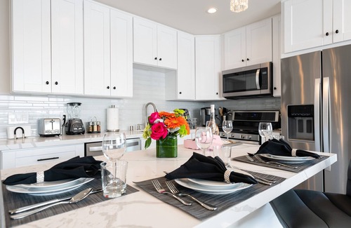 Middletown Villa | NEW WATER VIEW FAMILY Villa AC Deck HOT TUB GRILL FIRE PIT onsite free parking!!