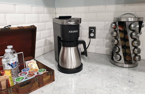 Ferndale Casa | Suite privada de nueva construcción, tranquila, con muchas arándanos.