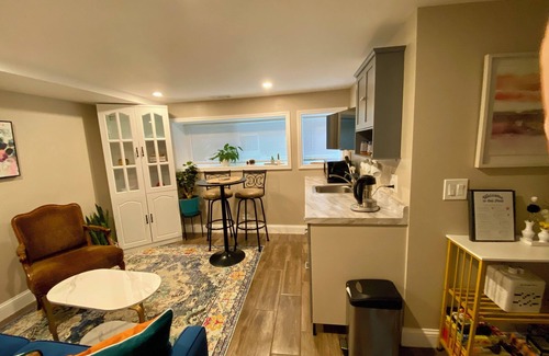 Oak Park Apartamento | Newly Built, Bright Garden Studio in Oak Park.