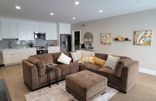 Folsom Casa | Newly built Gorgeous Guest house with private entrance