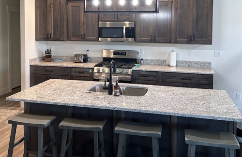 Preston Casa | Newly built in 2022. Cheerful, 3-Bedroom Home