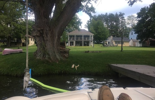 Rushford Lake Casa | Cabaña de nueva construcción frente al lago directamente en el lago Rushford