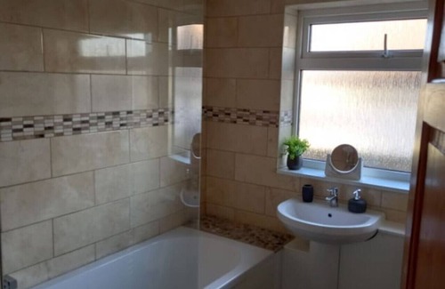 Woolavington Casa | Newly refurbed 2 bedroom bungalow and free parking