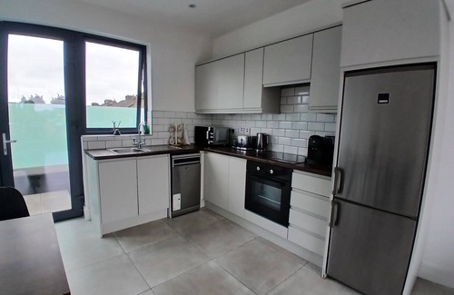 Dublin Apartamento | Newly Refurbed 2BD W/Wraparound Balcony,5k to City