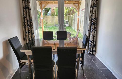 Bolton Casa | Newly Refurbished 3 Bedroom House with Lovely Garden