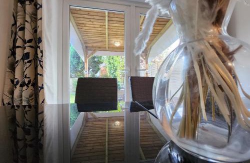 Bolton Casa | Newly Refurbished 3 Bedroom House with Lovely Garden